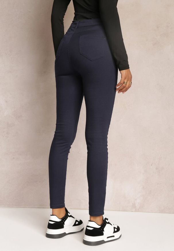 Renee - Granatowe Spodnie Skinny Winvienne. Stan: podwyższony. Kolor: niebieski. Długość: długie. Wzór: ażurowy