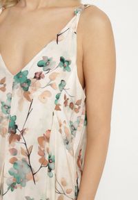 Born2be - Beżowo-Zielona Kwiecista Sukienka na Ramiączkach z Wiskozą o Rozkloszowanym Kroju Jenarienna. Okazja: na co dzień. Typ kołnierza: dekolt w kształcie V. Kolor: zielony. Materiał: wiskoza. Długość rękawa: na ramiączkach. Wzór: kwiaty. Typ sukienki: rozkloszowane. Styl: casual, elegancki #3