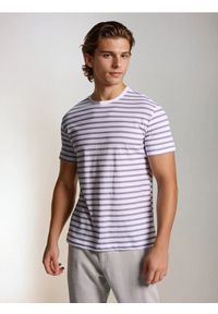 Sinsay - Bawełniana koszulka w paski - fioletowy. Kolor: fioletowy. Materiał: bawełna. Wzór: paski