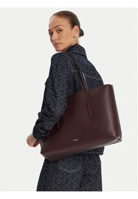Calvin Klein Torebka Foil Logo Tote W/Pouch LV04F3274G Bordowy. Kolor: czerwony. Materiał: skórzane #6
