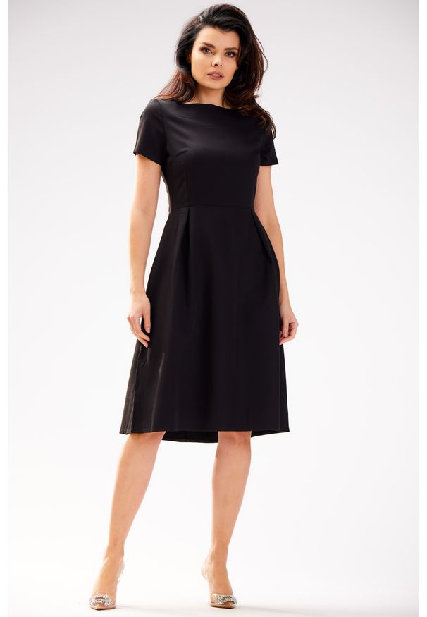 Awama - Klasyczna Rozkloszowana Sukienka z Krótkim Rękawem - Czarna. Kolor: czarny. Materiał: poliester, elastan, wiskoza. Długość rękawa: krótki rękaw. Styl: klasyczny