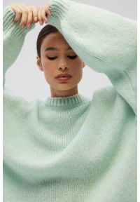 Marsala - Sweter oversize z bufiastymi rękawami w kolorze FROSTY MINT - RIVERO-UNI. Okazja: na co dzień. Materiał: wełna, akryl. Sezon: zima, lato, jesień, wiosna. Styl: casual