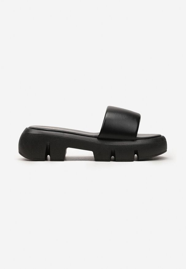 Born2be - Czarne Klapki na Grubej Podeszwie z Wycięciami i Szerokim Paskiem Neavanna. Okazja: na co dzień. Kolor: czarny. Materiał: len. Sezon: lato, wiosna. Styl: elegancki, casual
