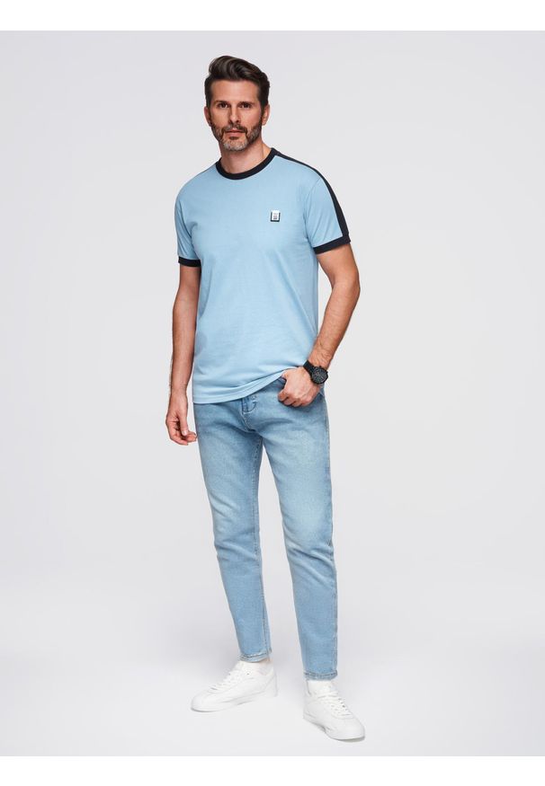 Ombre Clothing - Męski t-shirt z kontrastowymi lampasami – jasnoniebieski V3 - Rozmiar: XXL. Okazja: na co dzień. Kolor: niebieski. Materiał: materiał, jersey, poliester, bawełna. Wzór: melanż, aplikacja. Styl: klasyczny, sportowy, casual