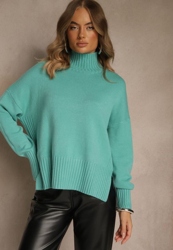 Renee - Jasnozielony Gładki Golf Casual Ralloria. Okazja: na co dzień. Typ kołnierza: golf. Kolor: zielony. Materiał: jeans, prążkowany. Długość rękawa: długi rękaw. Długość: długie. Wzór: gładki. Styl: casual