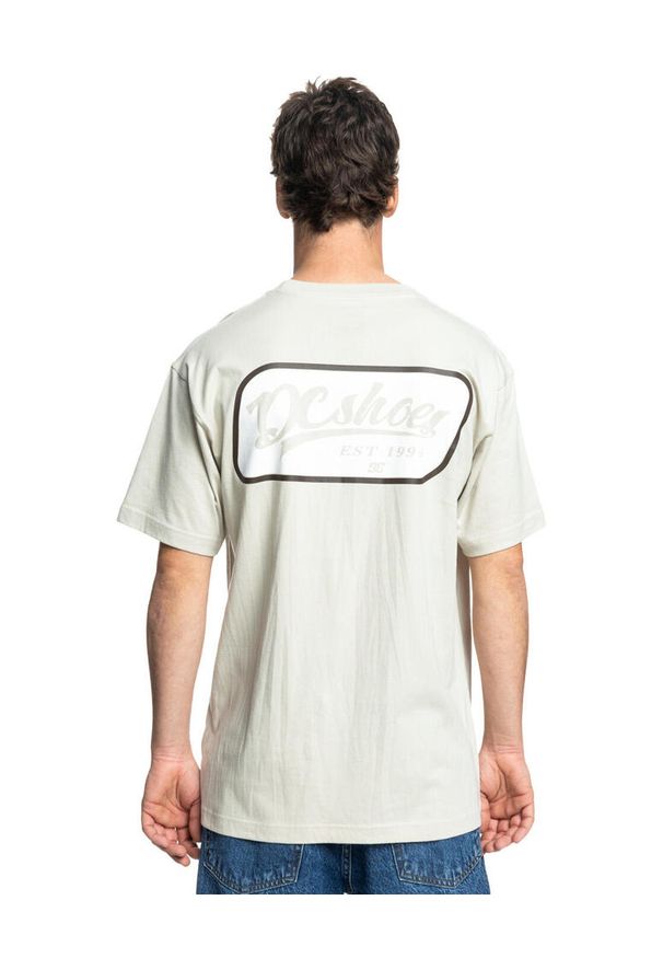 DC Shoes - Koszulka z krótkim rękawem dla Mężczyzn TIMELY Szary. Kolor: szary. Materiał: bawełna, jersey, dzianina. Długość rękawa: krótki rękaw. Długość: krótkie
