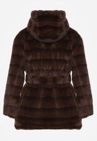 Born2be - Brązowa Futrzana Kurtka z Nieodpinanym Kapturem i Paskiem Zetova. Okazja: na co dzień. Kolor: brązowy. Materiał: futro. Styl: casual, elegancki, klasyczny #7
