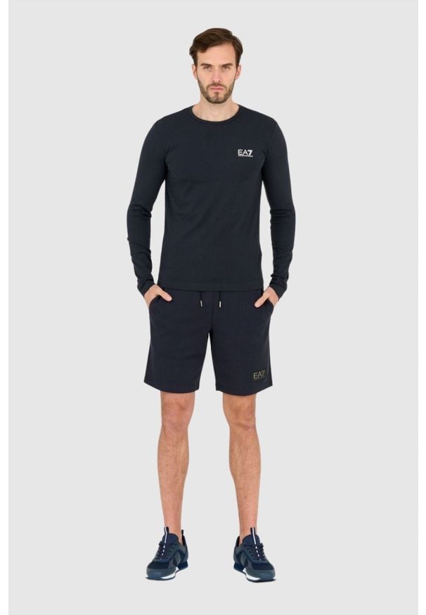 EA7 Emporio Armani - EA7 Granatowy longsleeve męski. Kolor: niebieski. Długość rękawa: długi rękaw. Długość: długie