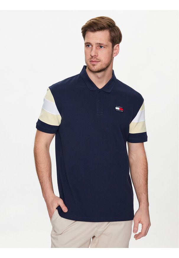 Tommy Jeans Polo Fabric Mix DM0DM16221 Granatowy Relaxed Fit. Typ kołnierza: polo. Kolor: niebieski. Materiał: bawełna