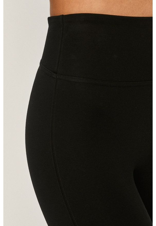 Spanx - Legginsy. Stan: podwyższony. Kolor: czarny. Materiał: dzianina