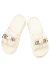 Beżowe Klapki Filippo Modne Buty Damskie Na Platformie. Okazja: na co dzień. Kolor: beżowy. Wzór: aplikacja. Obcas: na platformie. Styl: casual, elegancki #5