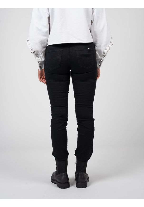 Diesel Jeansy "Sandy" | 00SFXN069EI | Kobieta | Czarny. Kolor: czarny. Wzór: aplikacja. Styl: elegancki, klasyczny