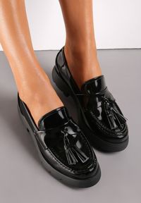 Renee - Czarne Lakierowane Mokasyny z Chwostami Kioda. Kolor: czarny. Materiał: lakier #5