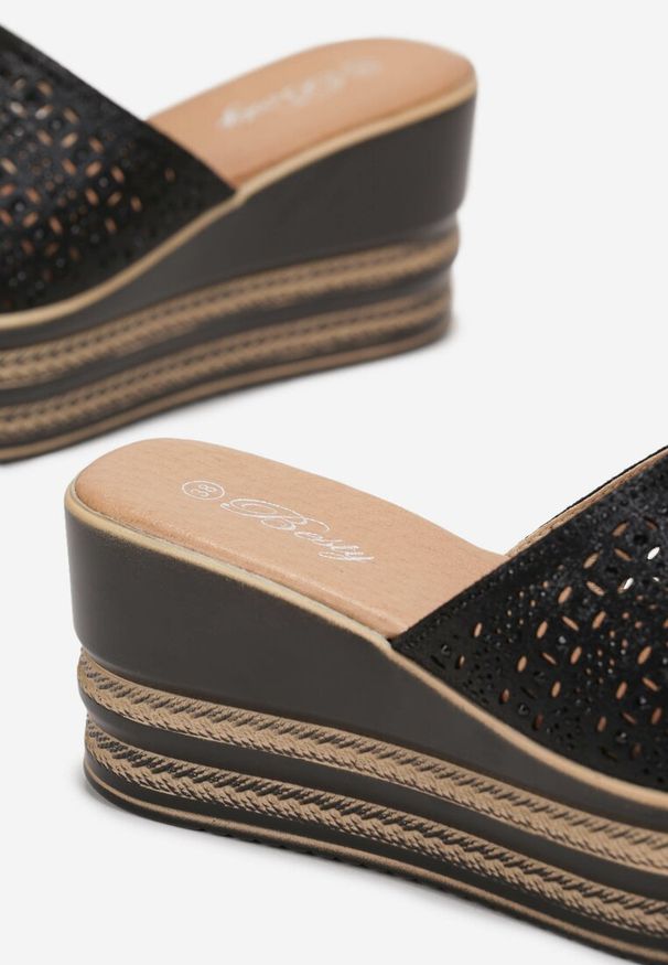 Born2be - Czarne Klapki na Koturnie z Szerokim Paskiem z Cyrkoniami Abiss. Kolor: czarny. Obcas: na koturnie