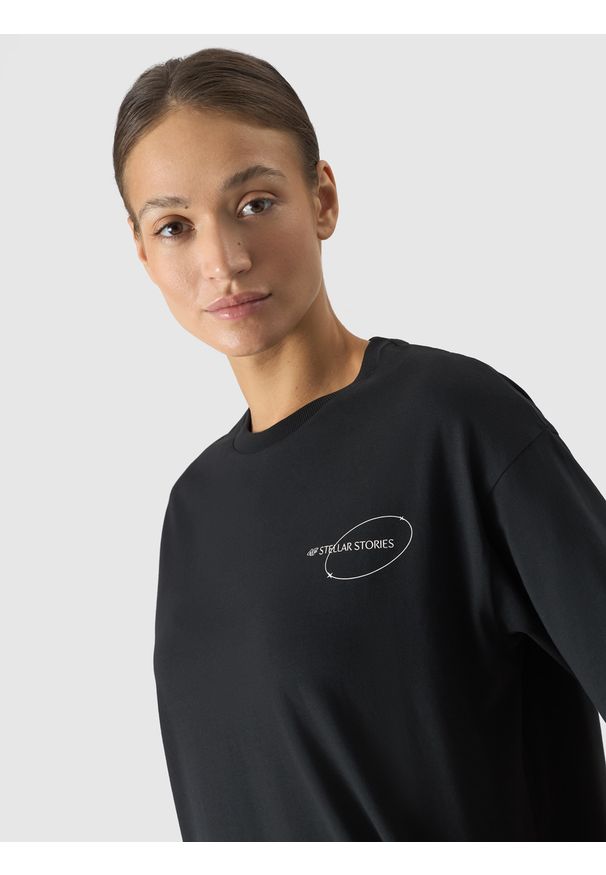 4f - 4F T-shirt oversize z nadrukiem damski - czarny S. Okazja: na co dzień. Kolor: czarny. Materiał: skóra, bawełna, dzianina, jersey. Wzór: nadruk. Styl: klasyczny, casual, sportowy