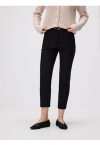 Reserved - Spodnie cygaretki z paskiem - czarny. Kolor: czarny. Materiał: tkanina, wiskoza