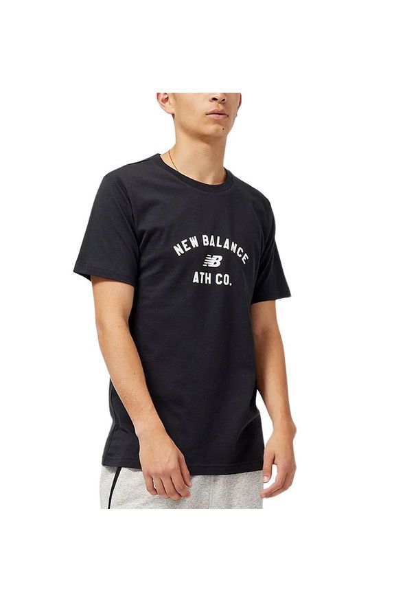 Koszulka New Balance MT31907BK - czarna. Kolor: czarny. Materiał: bawełna, poliester. Długość rękawa: krótki rękaw. Długość: krótkie