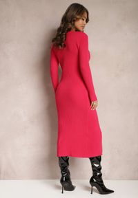 Renee - Fuksjowa Dzianinowa Sukienka Midi na Guziki Lilaccia. Kolor: różowy. Materiał: dzianina. Typ sukienki: rozkloszowane, dopasowane. Długość: midi