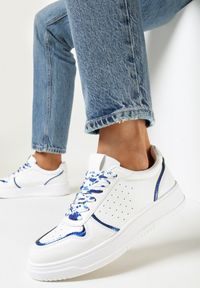 Born2be - Biało-Niebieskie Sneakersy z Błyszczącymi Wstawkami i Dekoracyjnym Sznurowaniem Horustia. Kolor: biały #1