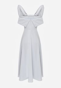 Born2be - Niebieska Koktajlowa Sukienka VICES Hiszpanka o Rozkloszowanym Kroju Diolora. Typ kołnierza: dekolt hiszpanka. Kolor: niebieski. Materiał: poliester. Typ sukienki: rozkloszowane. Styl: wizytowy #2