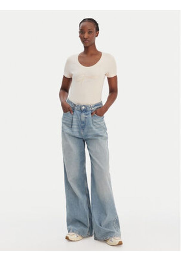 Guess T-Shirt W6GI14 K3033 Pomarańczowy Regular Fit. Kolor: pomarańczowy. Materiał: bawełna