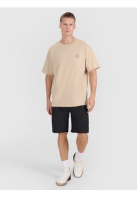 4f - 4F T-shirt oversize z nadrukiem męski - beżowy XL. Okazja: na co dzień. Kolor: beżowy. Materiał: bawełna, jersey, tkanina. Długość rękawa: krótki rękaw. Długość: krótkie. Wzór: nadruk. Styl: sportowy, casual, klasyczny