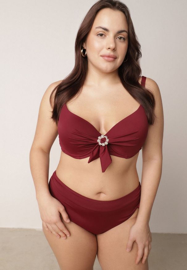 Born2be - Bordowe Bikini Biustonosz z Cyrkoniami i Majtki Typu Figi Dorirose. Kolekcja: plus size. Kolor: czerwony