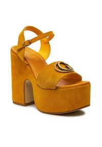 Guess Sandały Clody FLJCLO SUE04 Żółty. Kolor: żółty. Materiał: zamsz, skóra