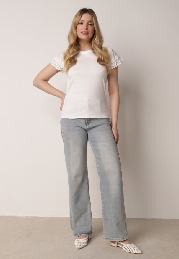 Born2be - Biały Bawełniany T-shirt z Koronkowymi Rękawami Carilynore. Okazja: na co dzień. Kolor: biały. Materiał: bawełna, koronka. Styl: elegancki, klasyczny, casual