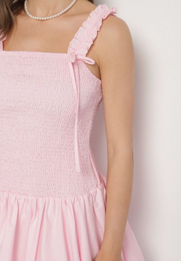 Born2be - Różowa Bawełniana Sukienka Bombka na Ramiączkach z Elastyczną Górą Linarisena. Okazja: na imprezę, na co dzień. Typ kołnierza: kokarda. Kolor: różowy. Materiał: bawełna. Długość rękawa: na ramiączkach. Typ sukienki: bombki. Styl: casual, elegancki