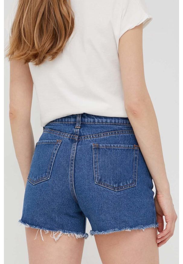 Answear Lab szorty jeansowe damskie gładkie high waist. Stan: podwyższony. Kolor: niebieski. Materiał: jeans. Wzór: gładki. Styl: wakacyjny
