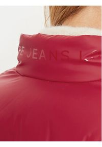 Pepe Jeans Kurtka zimowa Carley PL402453 Czerwony Regular Fit. Kolor: czerwony. Materiał: syntetyk. Sezon: zima #6