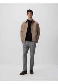 Reserved - Spodnie slim fit w kratę - jasnoszary. Kolor: szary. Materiał: wiskoza, bawełna