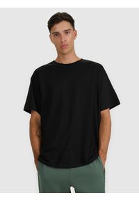 4f - 4F T-shirt oversize z nadrukiem męski - czarny M. Okazja: na co dzień. Kolor: czarny. Materiał: bawełna. Długość: długie. Wzór: nadruk. Styl: casual
