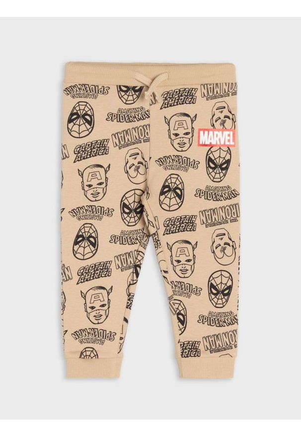 Sinsay - Spodnie dresowe jogger ze wzorem Marvel - beżowy. Kolor: beżowy. Materiał: dresówka. Wzór: motyw z bajki