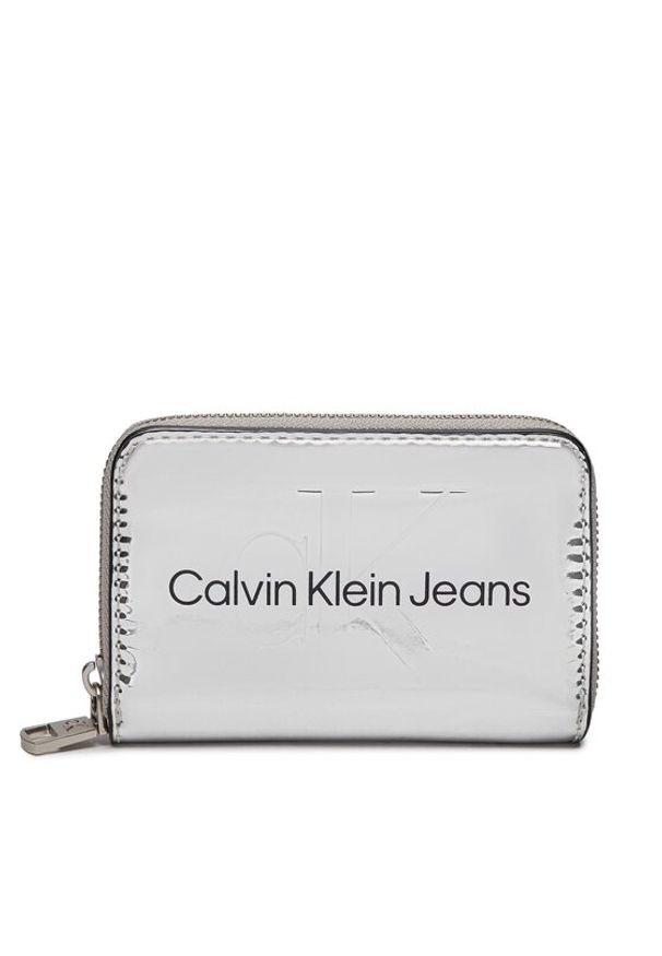 Calvin Klein Jeans Duży Portfel Damski Sculpted Med Zip Around Mono S K60K611863 Srebrny. Kolor: srebrny. Materiał: skóra