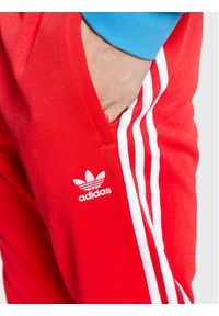 Adidas - adidas Spodnie dresowe adicolor Classics Primeblue HF2134 Czerwony Slim Fit. Kolor: czerwony. Materiał: syntetyk, dresówka, bawełna #6