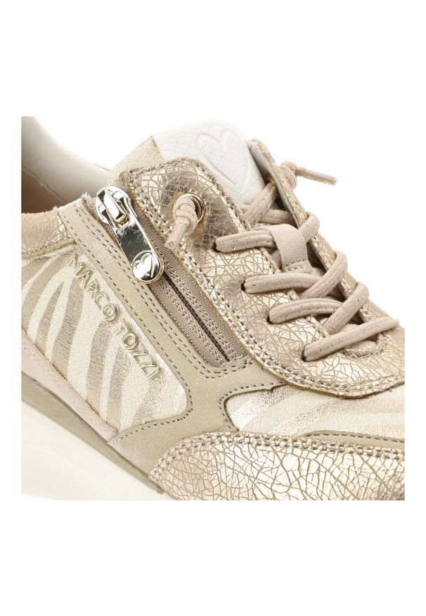 Złote Sneakersy Marco Tozzi Modne Obuwie Damskie. Okazja: na co dzień. Zapięcie: zamek. Kolor: złoty. Szerokość cholewki: normalna. Obcas: na platformie. Styl: elegancki, sportowy, casual
