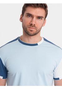 Ombre Clothing - Męski t-shirt z elastanem z kolorowymi rękawami - niebieski V2 OM-TSCT-0176 - XXL. Okazja: na co dzień. Kolor: niebieski. Materiał: elastan. Wzór: kolorowy. Styl: casual, klasyczny #5