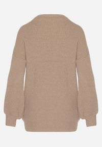 Born2be - Beżowy Sweter z Wiskozą Zdobiony Ściągaczem z Boku Titaneva. Kolor: beżowy. Materiał: wiskoza. Długość rękawa: długi rękaw. Długość: długie. Wzór: aplikacja. Styl: elegancki