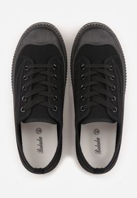 Renee - Czarne Klasyczne Trampki na Żłobionej Podeszwie Levanatia. Kolor: czarny. Materiał: jeans, koronka. Styl: klasyczny #9