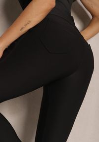 Renee - Czarne Spodnie o Fasonie Skinny z Gumką w Pasie i Kieszeniami Rizeena. Okazja: na co dzień. Kolor: czarny. Styl: elegancki, casual