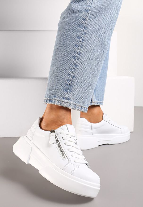 Renee - Białe Skórzane Sneakersy na Platformie z Ozdobnym Suwakiem z Boku Leomiana. Kolor: biały. Materiał: skóra. Obcas: na platformie