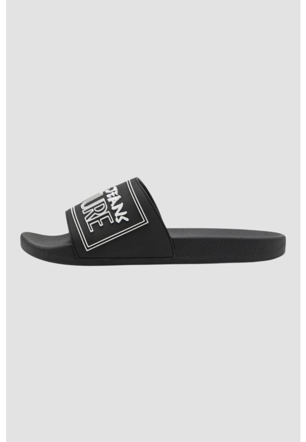 Versace Jeans Couture - VERSACE JEANS COUTURE Czarne klapki Fondo Slide DIS. SQ3, Rozmiar 43. Kolor: czarny