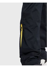 Wrangler Spodnie materiałowe WA1SBM100 112146539 Czarny Regular Fit. Kolor: czarny. Materiał: syntetyk #7