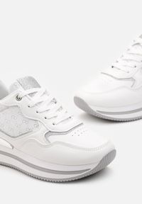 Born2be - Białe Sneakersy na Platformie z Metaliczną Wstawką Nirina. Kolor: biały. Obcas: na platformie #3