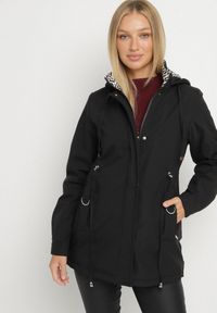 Born2be - Czarna Kurtka Parka z Kapturem z Ozdobną Wyściółką Tiolara. Okazja: na co dzień, na spacer. Typ kołnierza: kaptur. Kolor: czarny. Materiał: jeans. Styl: sportowy, casual #4