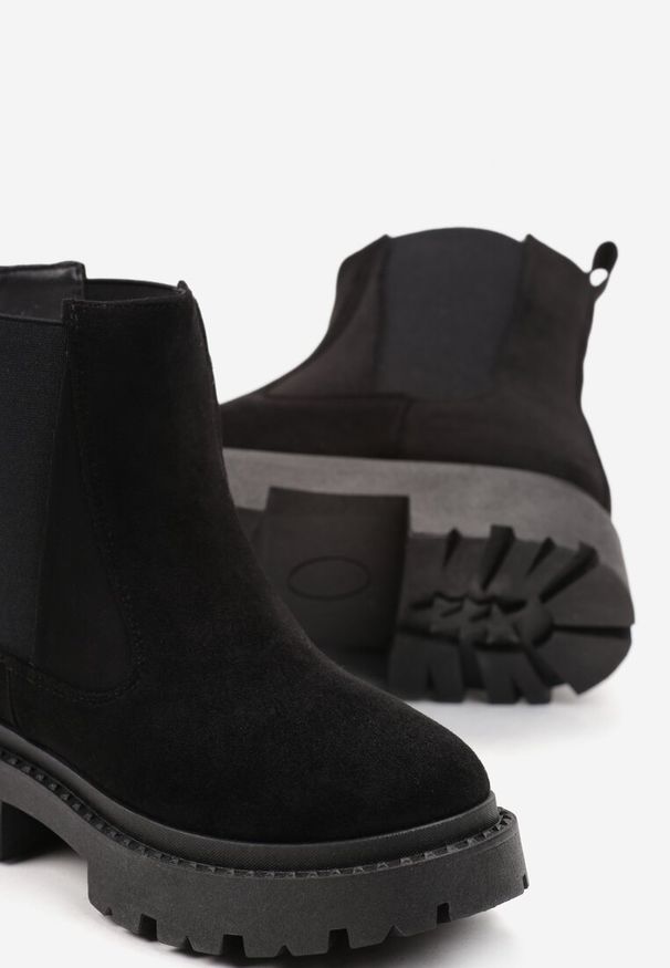 Renee - Czarne Botki Sztyblety z Imitacji Zamszu na Grubej Podeszwie Gosoga. Okazja: na co dzień. Zapięcie: bez zapięcia. Kolor: czarny. Materiał: zamsz. Styl: casual, elegancki