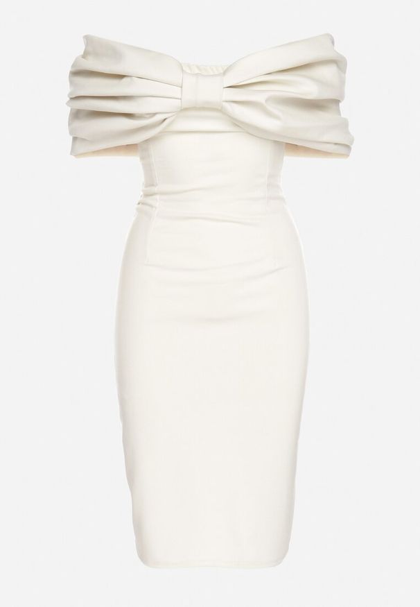 Born2be - Beżowa Taliowana Sukienka Dopasowana z Odsłoniętymi Ramionami i Drapowaniem Palamiria. Okazja: na imprezę, na randkę. Kolor: beżowy