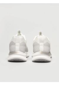 Big-Star - Sneakersy męskie białe TT174252 101. Okazja: na spacer. Nosek buta: okrągły. Zapięcie: sznurówki. Kolor: biały. Materiał: jeans, syntetyk, materiał, dresówka. Sport: fitness, turystyka piesza #3